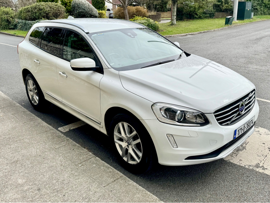 2017 Volvo XC60 - image 14