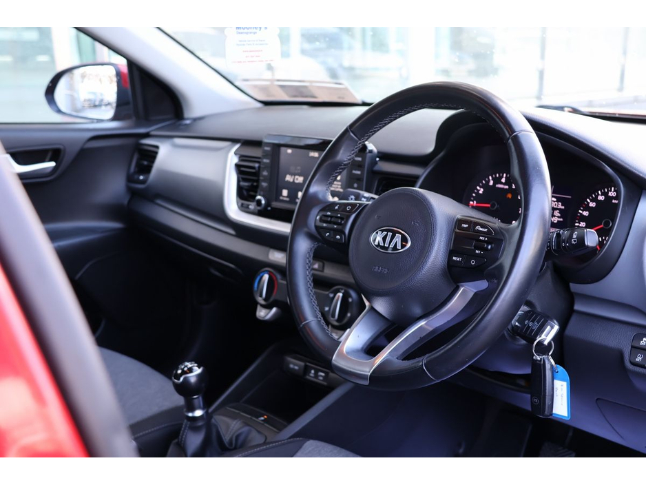 2019 Kia Stonic - image 5