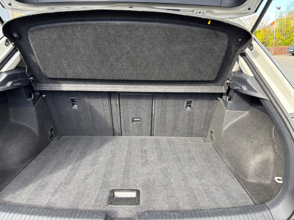 2023 Volkswagen T-Roc - image 13