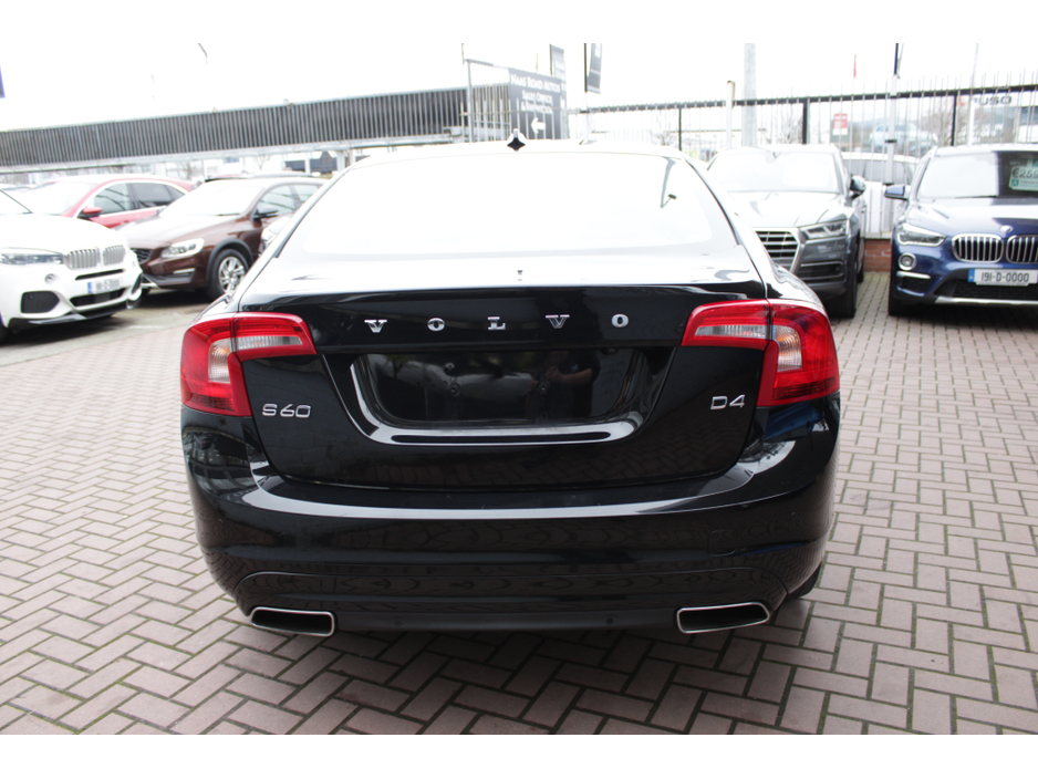 2017 Volvo S60 - image 5