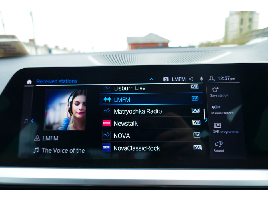 2020 BMW 3 Series - image 23