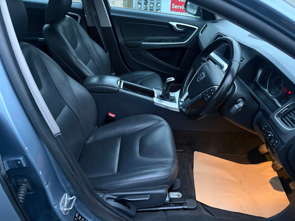 2017 Volvo S60 - image 9