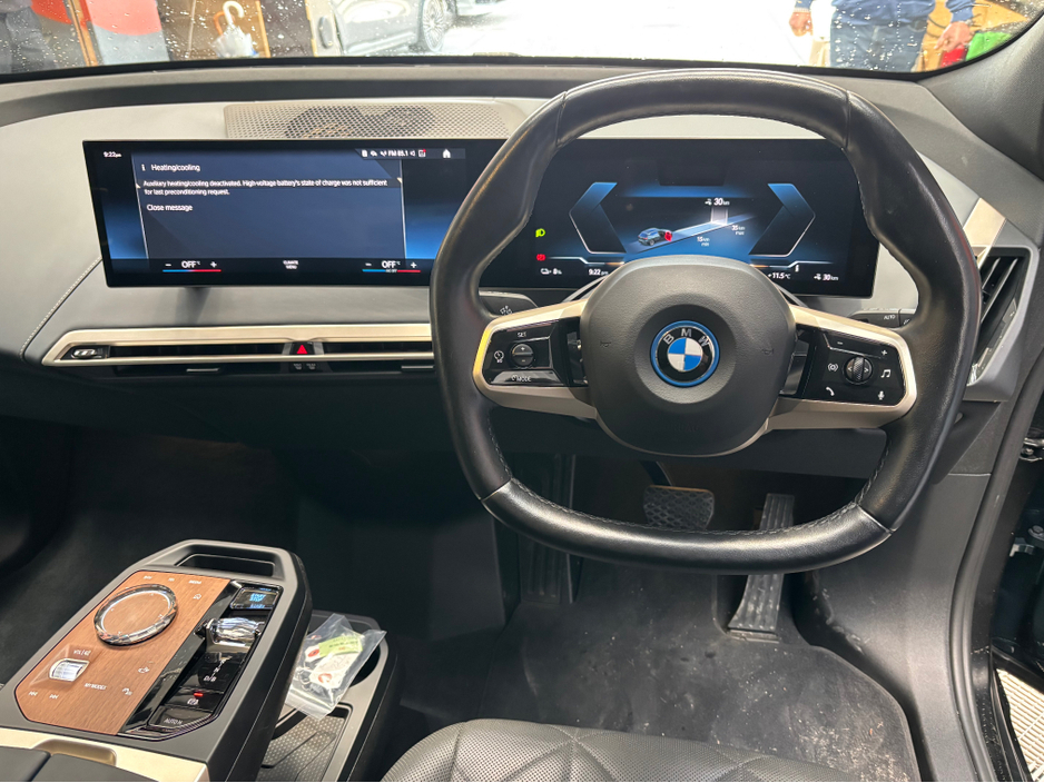 2022 BMW iX - image 7