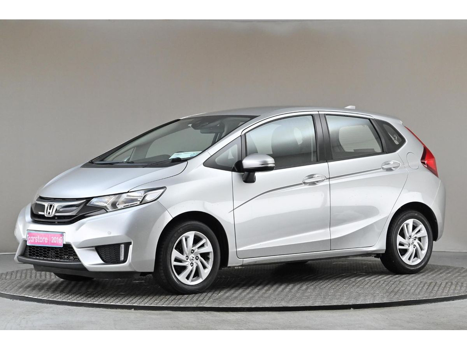 2016 Honda Jazz - image 4