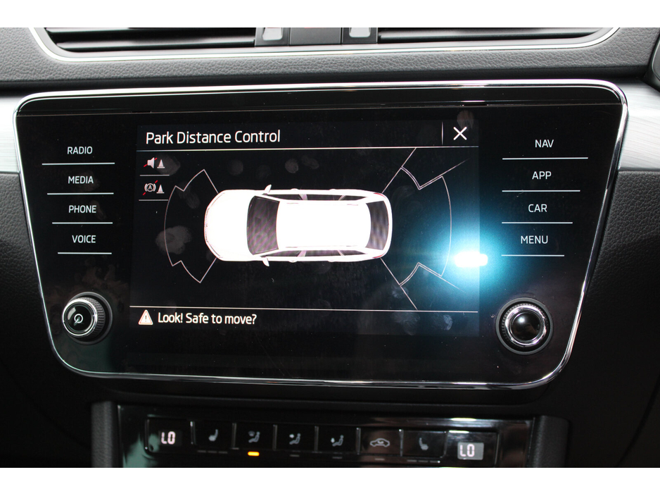 2021 Skoda Superb - image 22