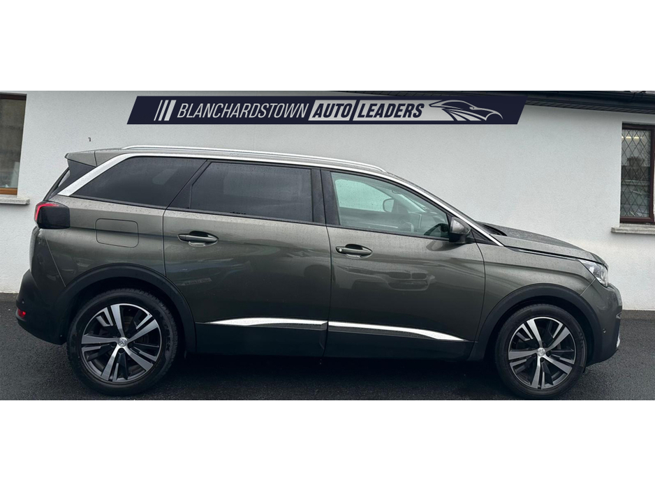 2019 Peugeot 5008 - image 9