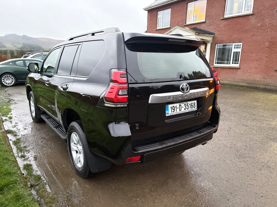2019 Toyota Landcruiser - image 5