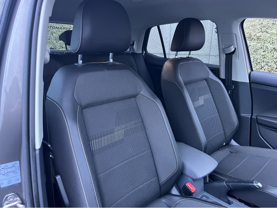 2020 Volkswagen T-Cross R-LINE 1.0 TSI PETROL MANUAL //SAT NAV//ADAPTIVE CRUISE CONTROL//REVERSE CAMERA// €18,950