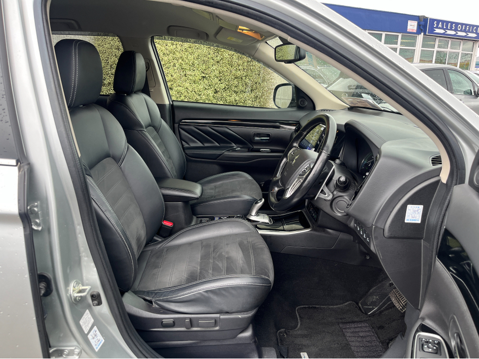 2020 Mitsubishi Outlander G 4WD AUTOMATIC PHEV 2.4 PETROL //HIGH SPEC//HALF LEATHER ELECTRIC HEATED SEATS//HEATED STEERING WHEEL//REVERSE CAMERA//KEYLESS ENTRY// €24,950