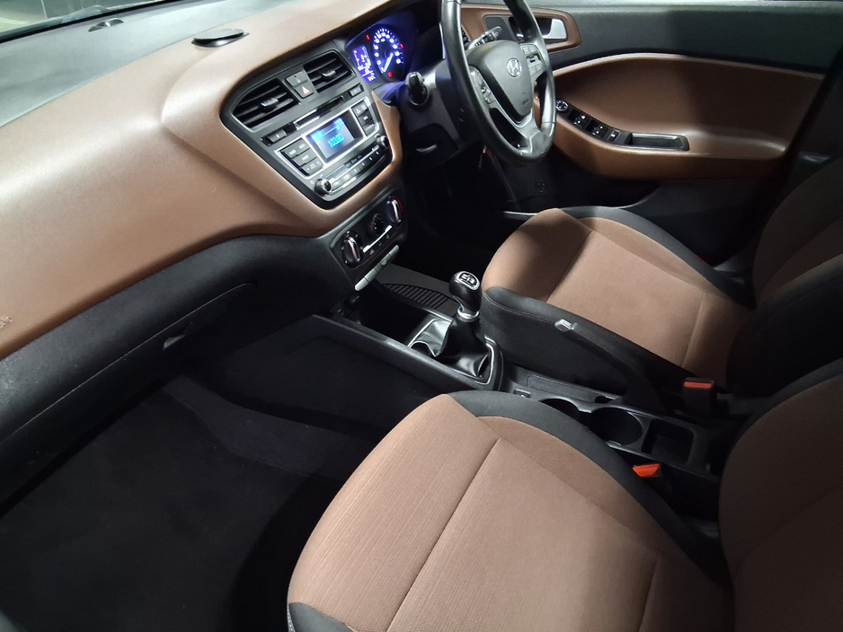 2015 Hyundai i20 - image 7