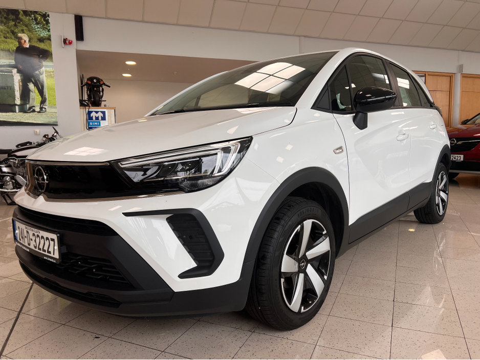 2024 Opel Crossland X **Only 14,000 Kms** Best Value As New 2024 Opel Crossland Diesel Apple Car Play Rear View Camera www.bolands.ie Est.1955 €21,950