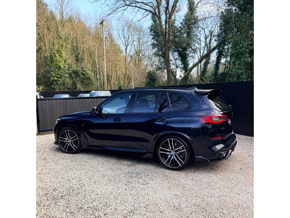 2020 BMW X5 - image 10