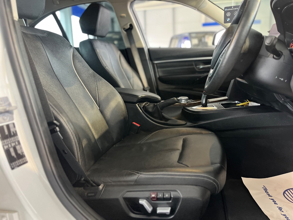 2017 BMW 3 Series - image 13