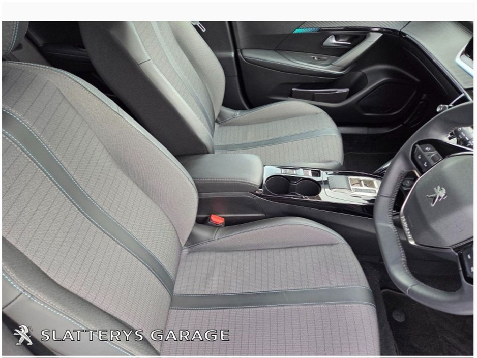 2022 Peugeot 2008 - image 8