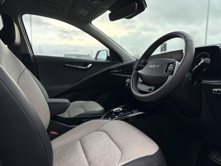 2025 Kia e-Niro - image 12