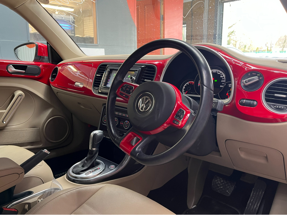 2018 Volkswagen Beetle - image 9