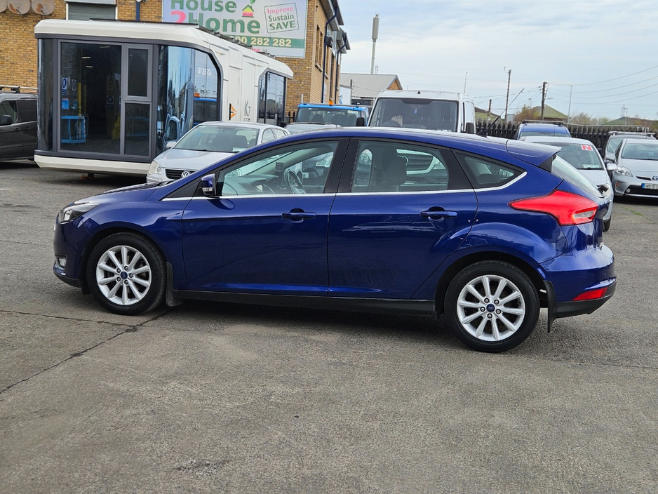 2016 Ford Focus - image 4