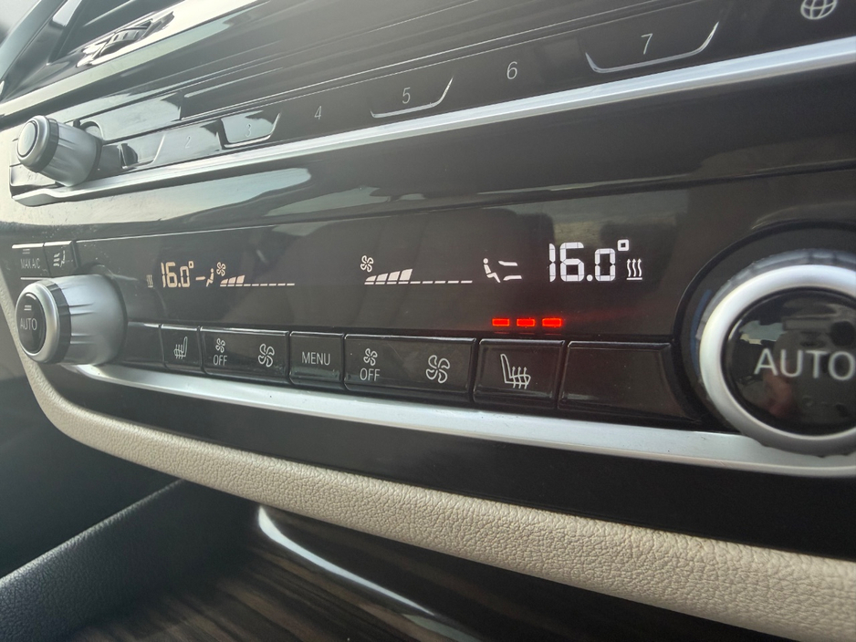 2017 BMW 5 Series - image 21