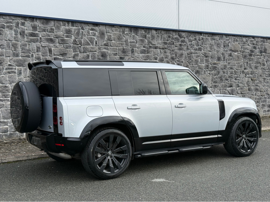 2023 Land Rover Defender 110 3.0 D  HARD TOP S 2 SEAT COMM €63,500