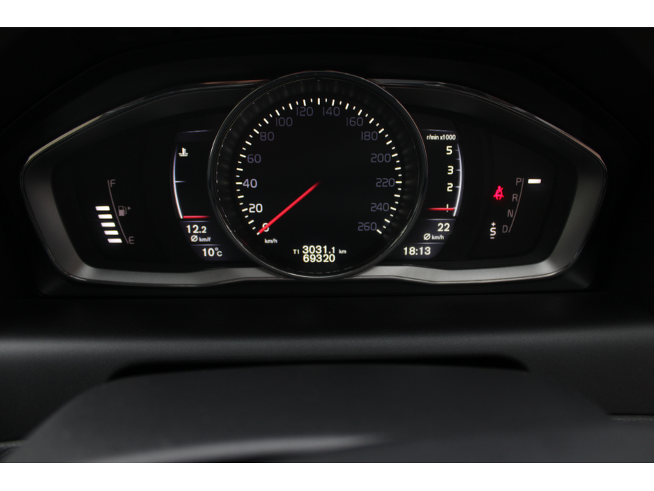 2015 Volvo XC60 - image 9