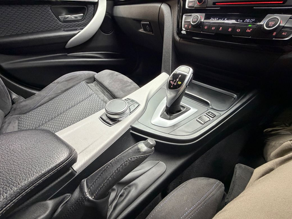 2017 BMW 3 Series - image 25