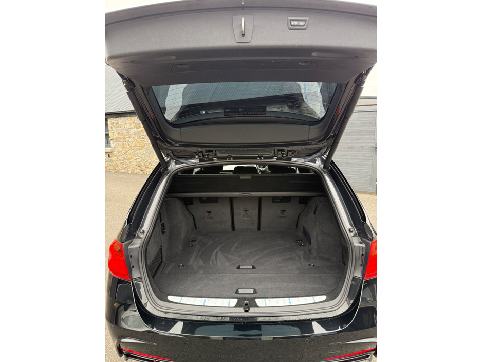 2014 BMW 3 Series - image 19