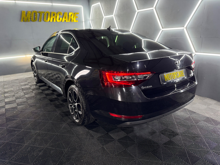 2016 Skoda Superb - image 9