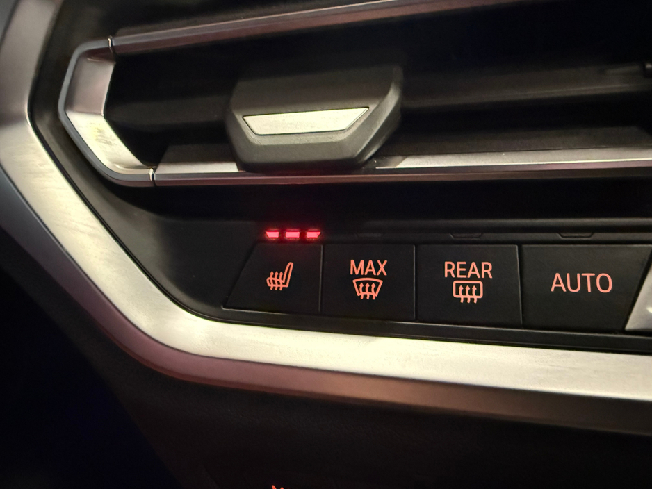 2021 BMW 3 Series - image 16