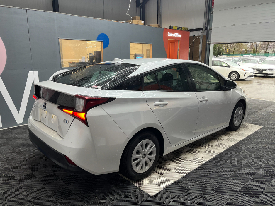 2022 Toyota Prius - image 2