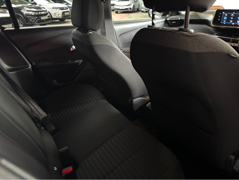 2023 Peugeot 208 - image 6