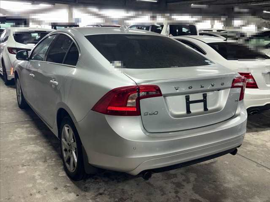 2015 Volvo S60 - image 2