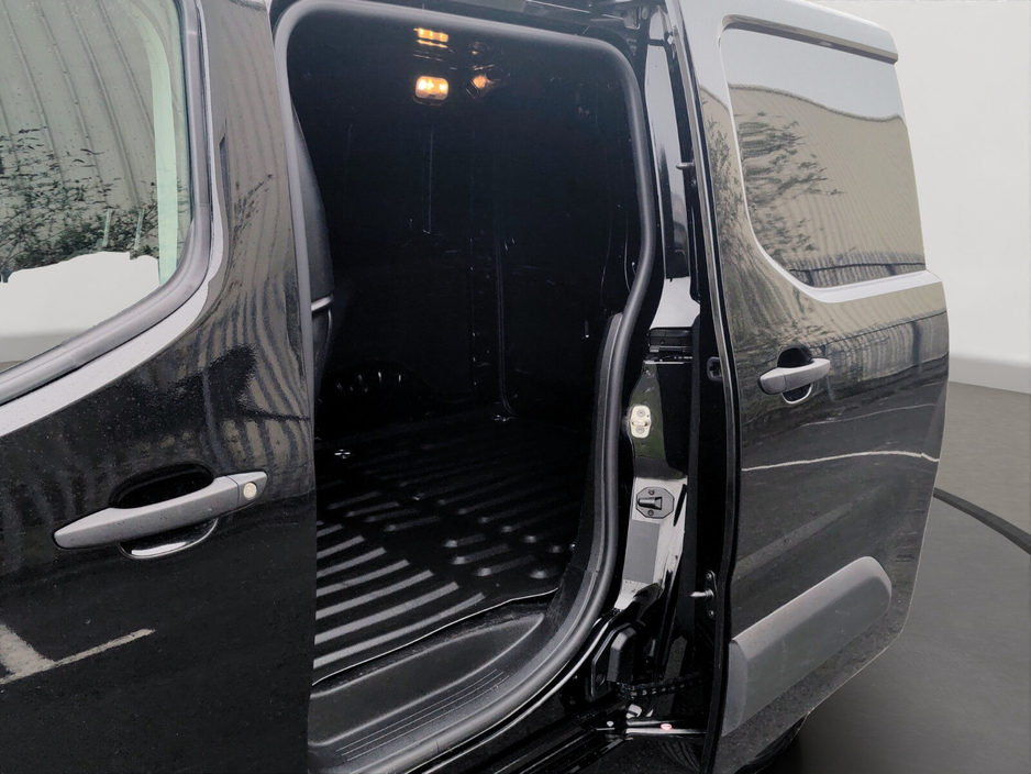 2025 Peugeot Partner - image 16