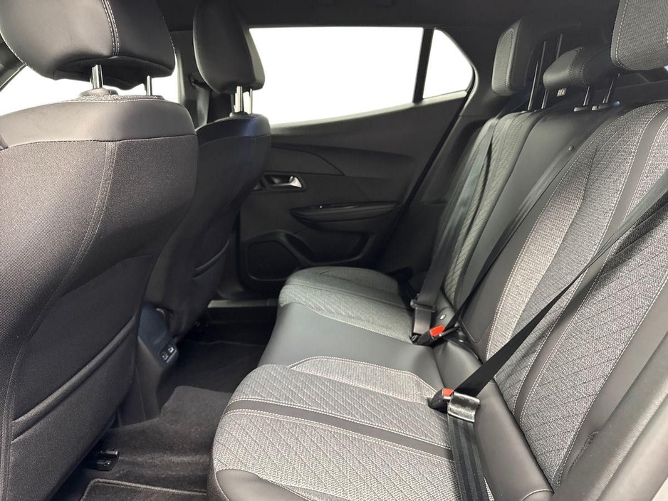 2025 Peugeot 2008 - image 10