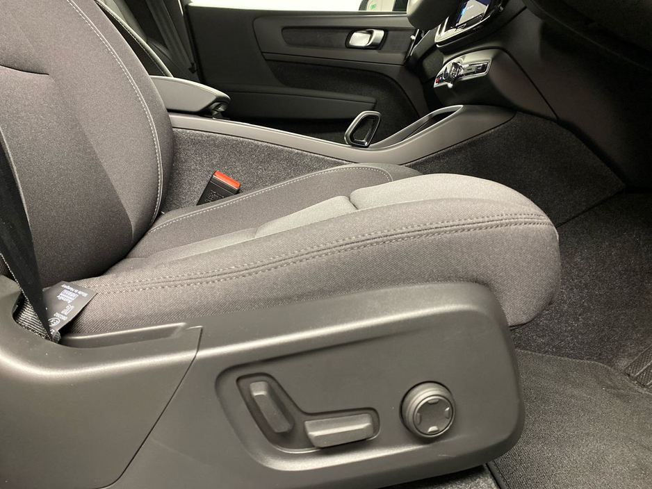 2026 Volvo EC40 - image 21