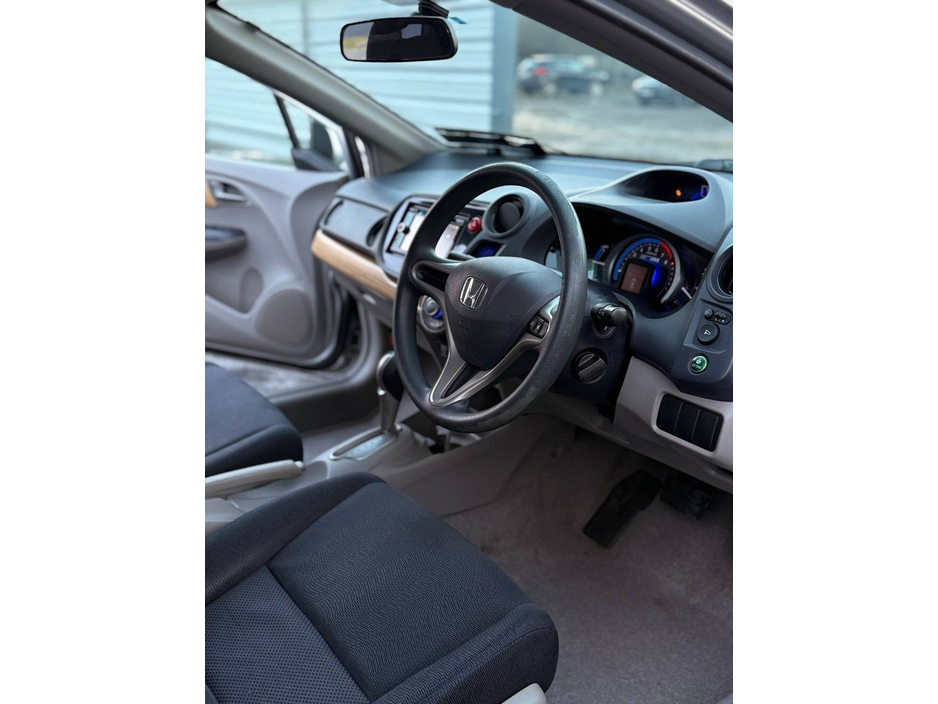 2009 Honda Insight - image 29