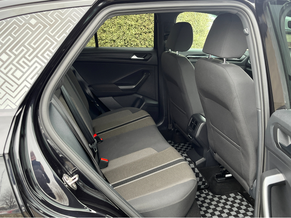 2022 Volkswagen T-Roc - image 11