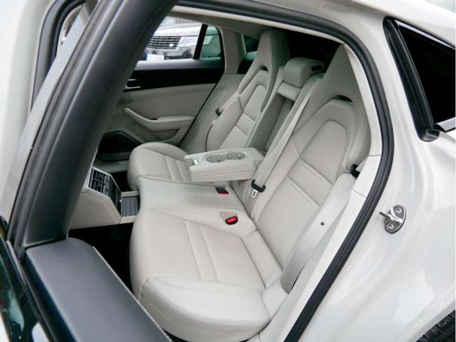 2023 Porsche Panamera - image 17