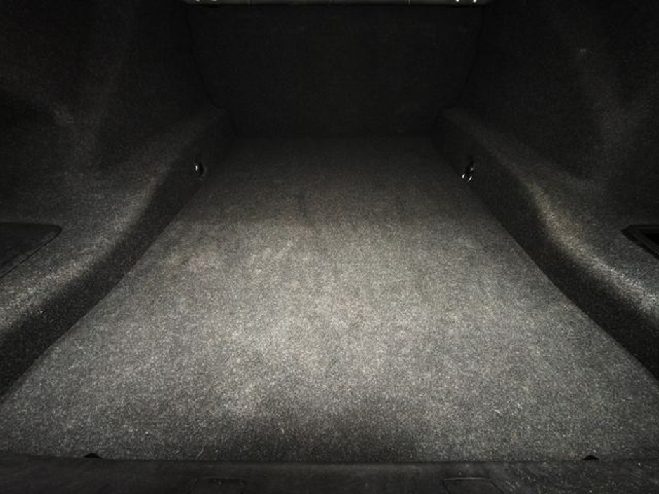 2019 BMW 5 Series - image 8