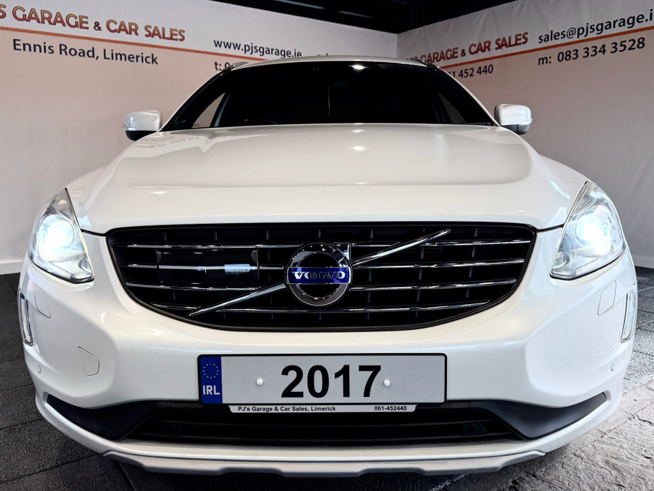 2017 Volvo XC60 - image 2