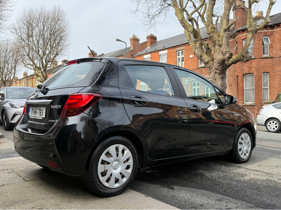 2017 Toyota Yaris - image 5