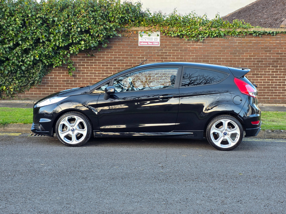 2014 Ford Fiesta - image 11