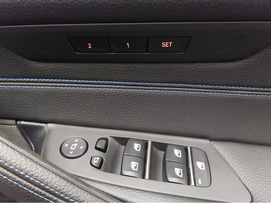 2020 BMW 5 Series - image 17