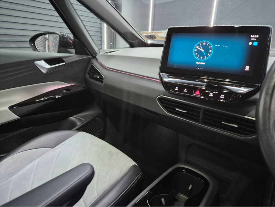 2022 Volkswagen ID.3 - image 11