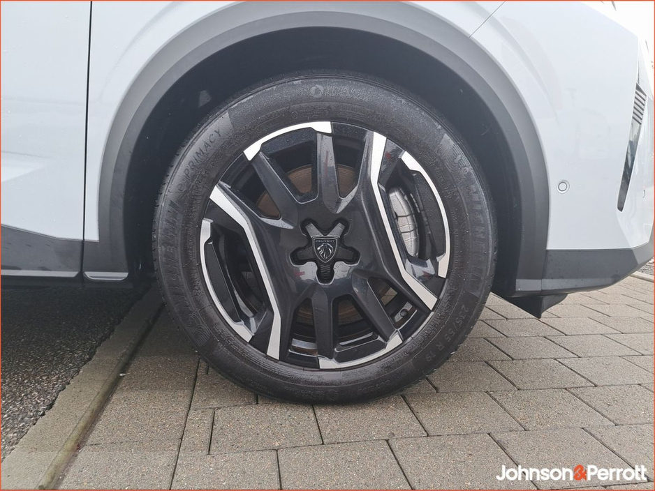 2025 Peugeot 3008 BEV 73kWH 210BHP Allure. €45,900