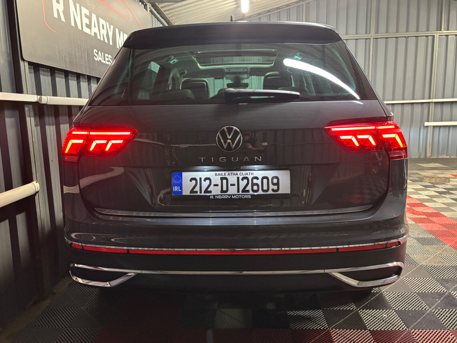 2021 Volkswagen Tiguan - image 2