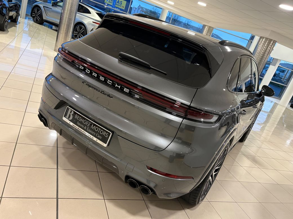 2024 Porsche Cayenne - image 10
