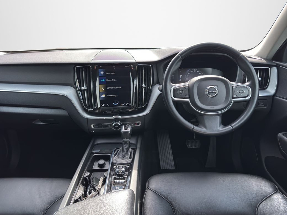 2017 Volvo XC60 - image 9