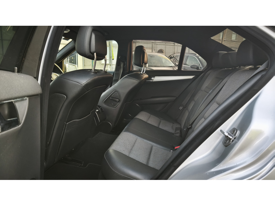 2010 Mercedes-Benz C Class - image 15