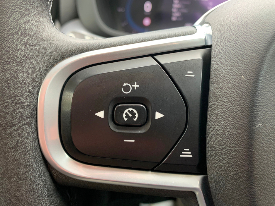 2021 Volvo XC60 - image 27