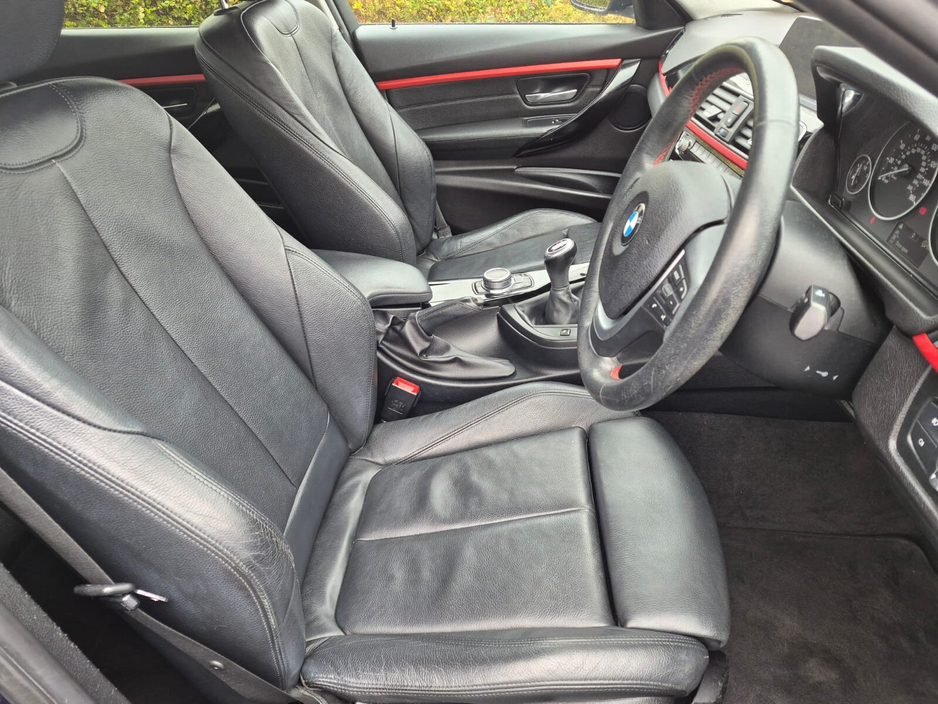 2019 BMW 3 Series - image 12